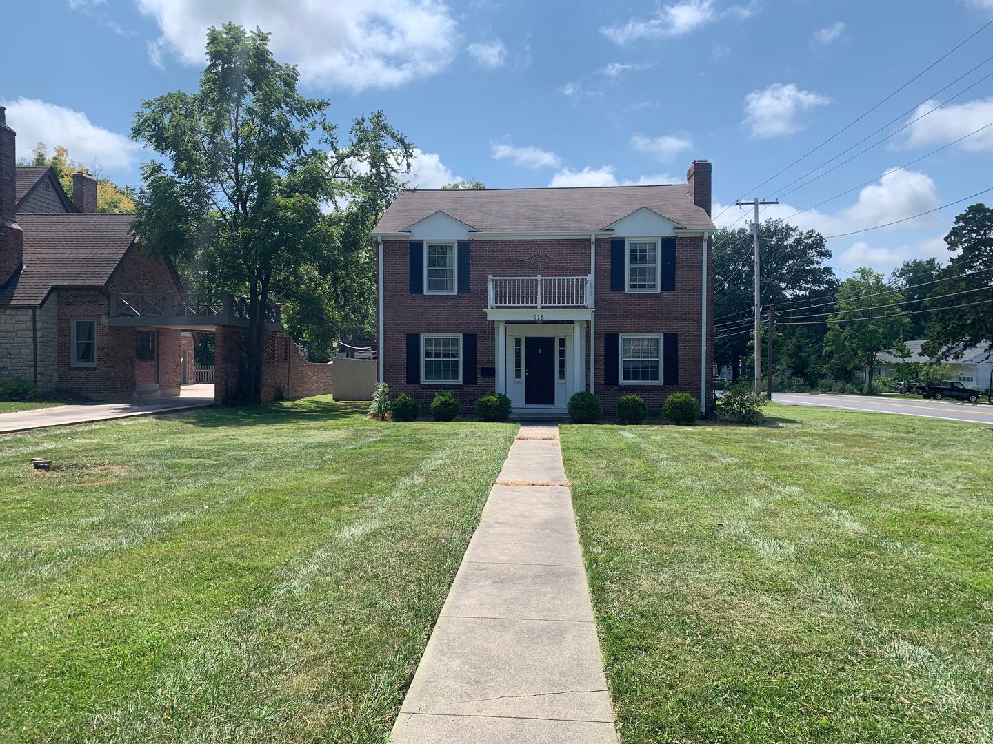 Columbia Apartment: 918 W Stewart