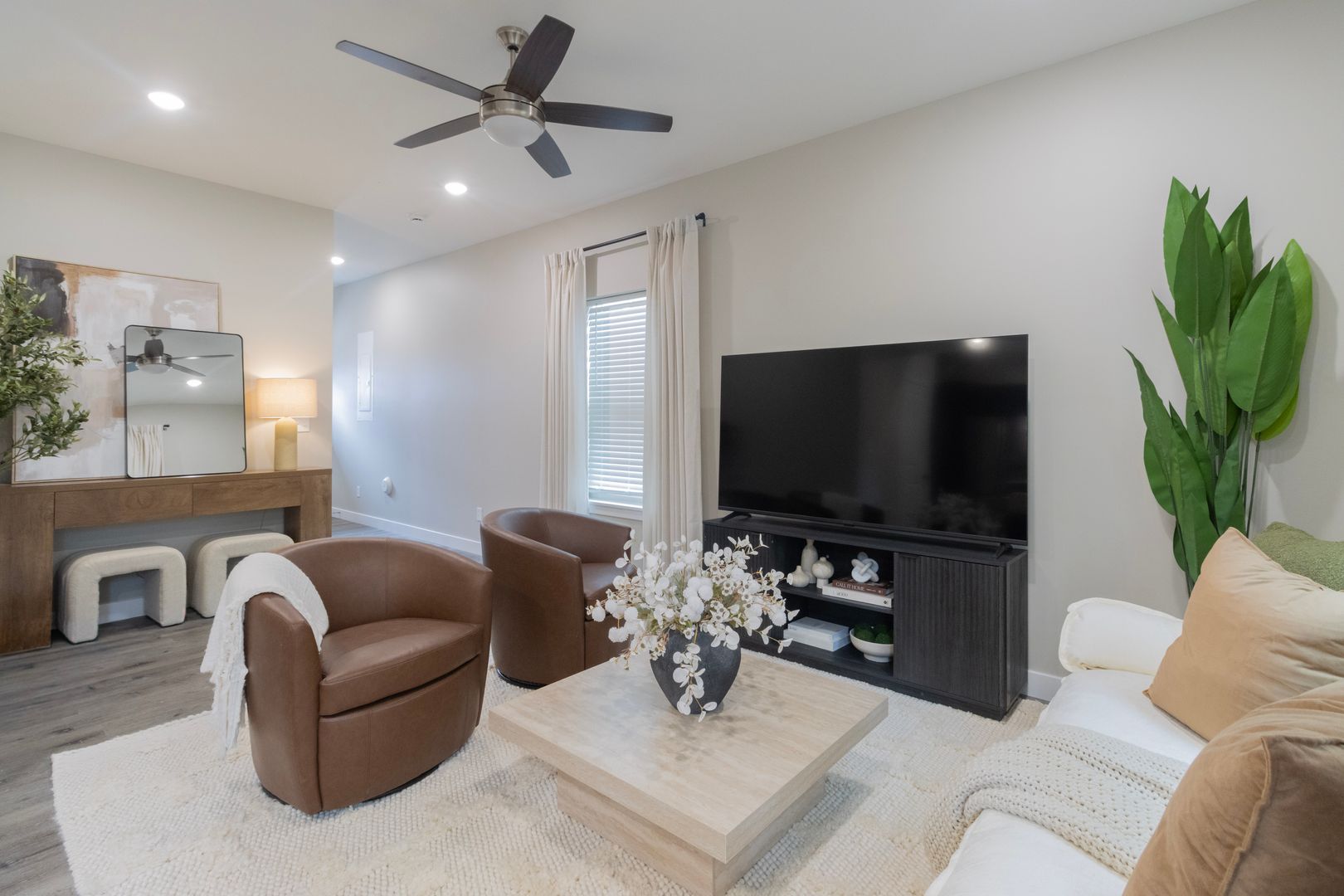 Brand New Modern Construction 3 Bed + 2.5 Bath Home 9 of 12