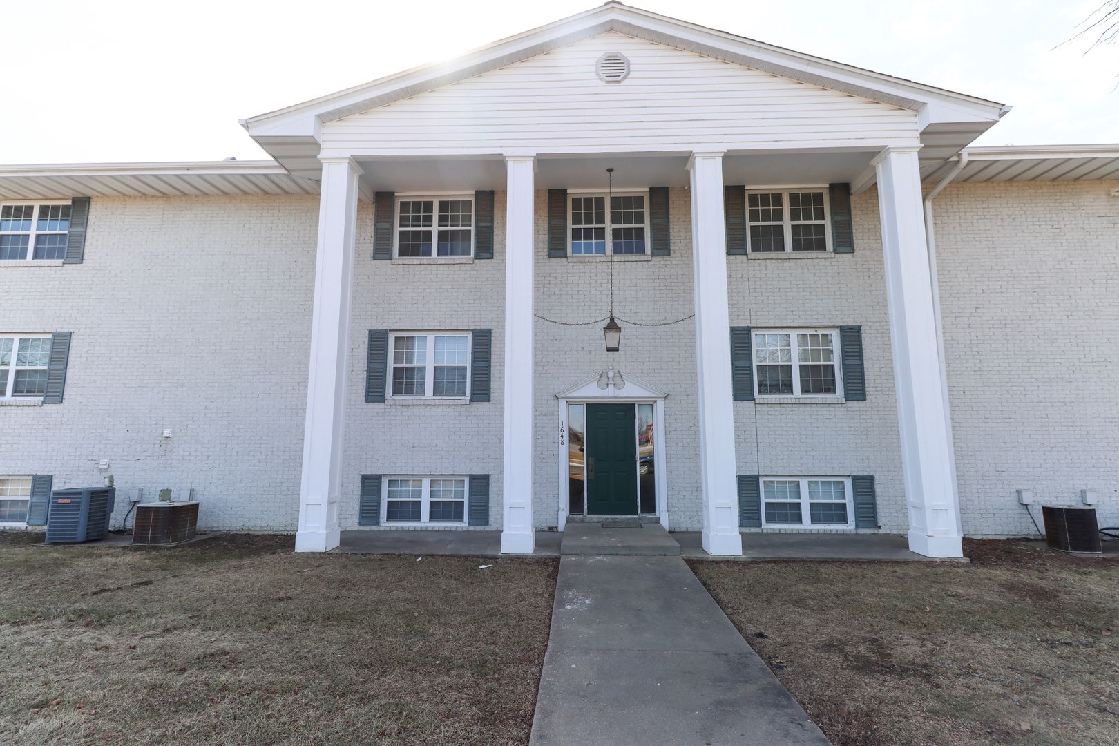 Columbia Apartment: 1646 Towne Dr