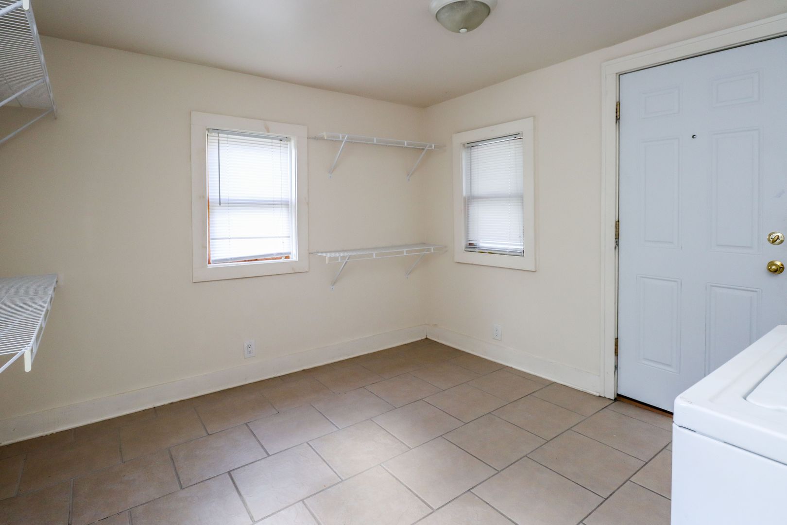 Columbia Apartment: 1111 E Walnut St