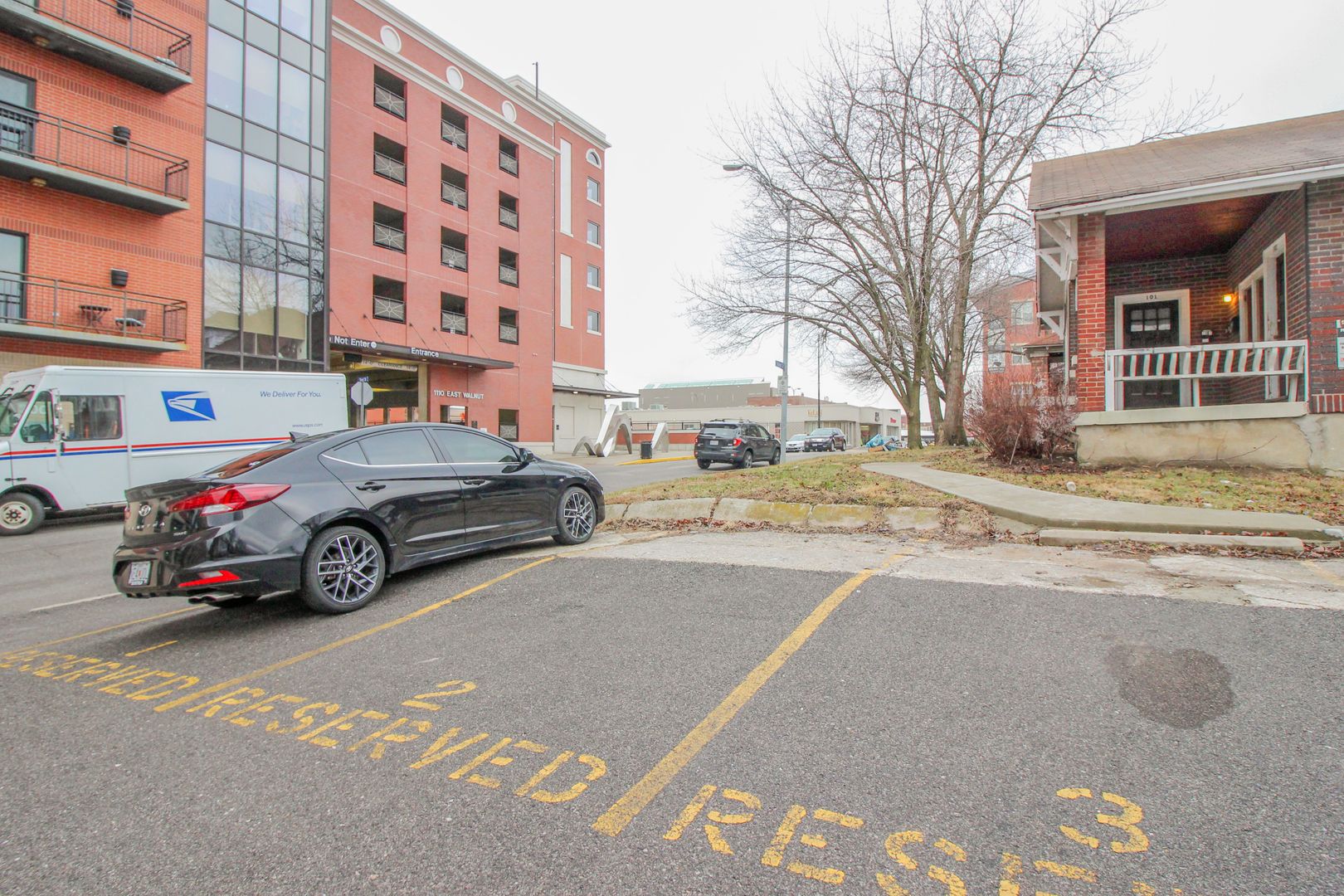 Columbia Apartment: 1111 E Walnut St