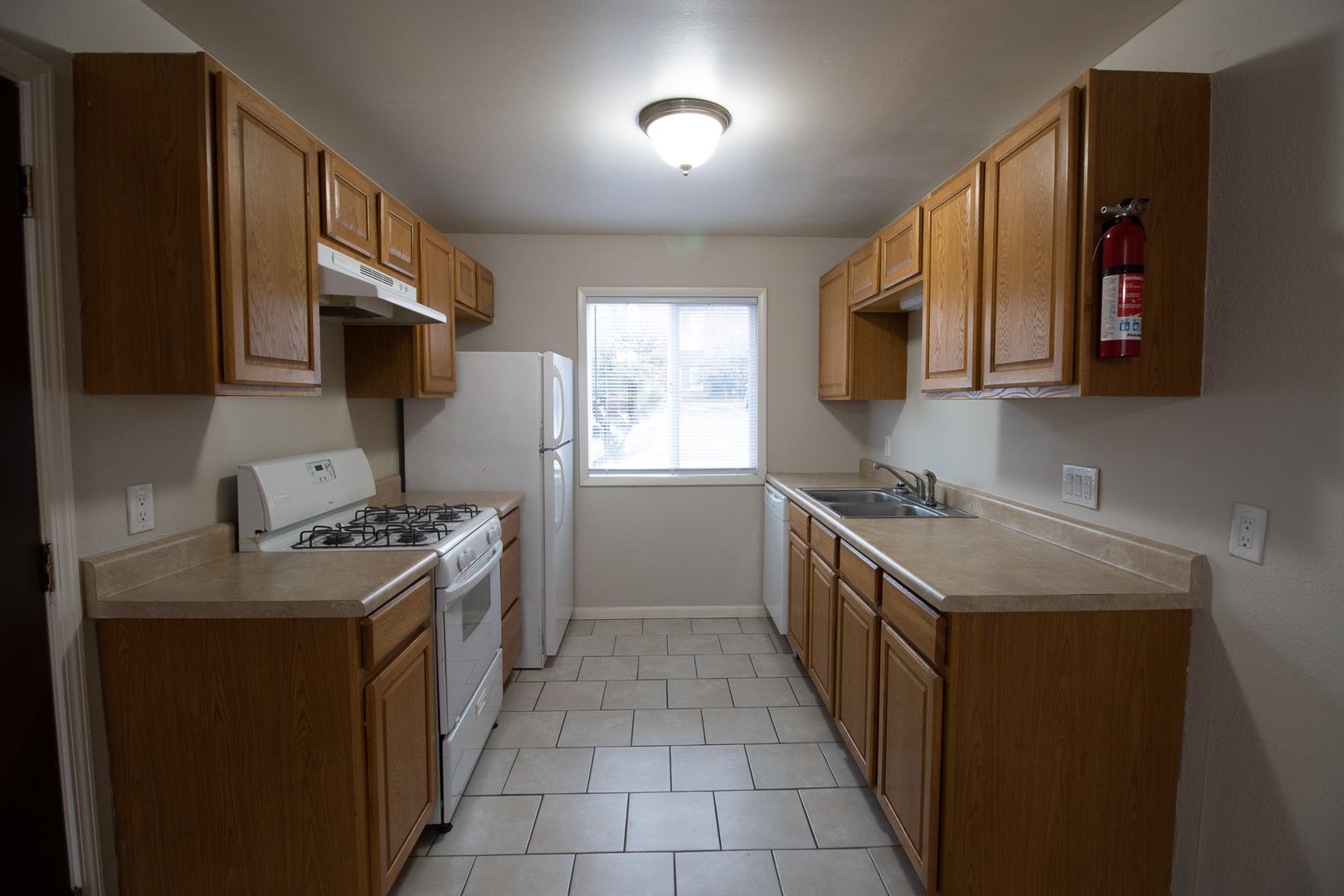 Columbia Apartment: 1800-1816 East Broadway