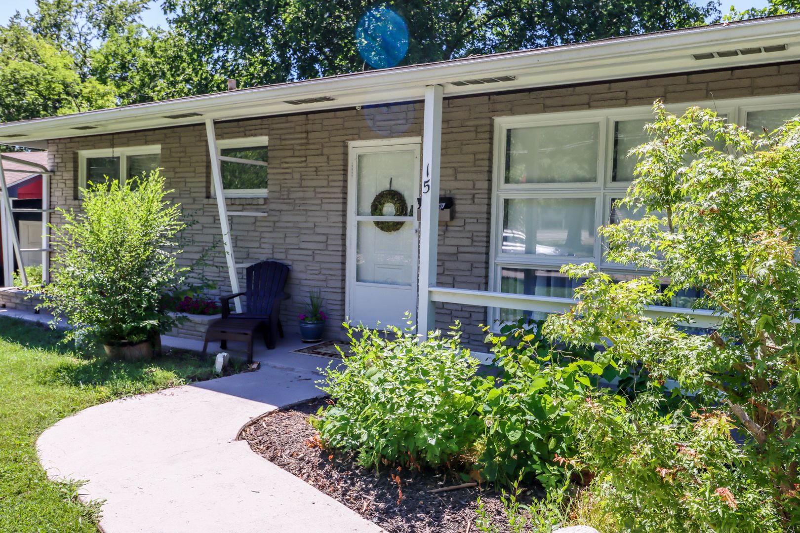 Columbia House: 15 Clinton Dr.