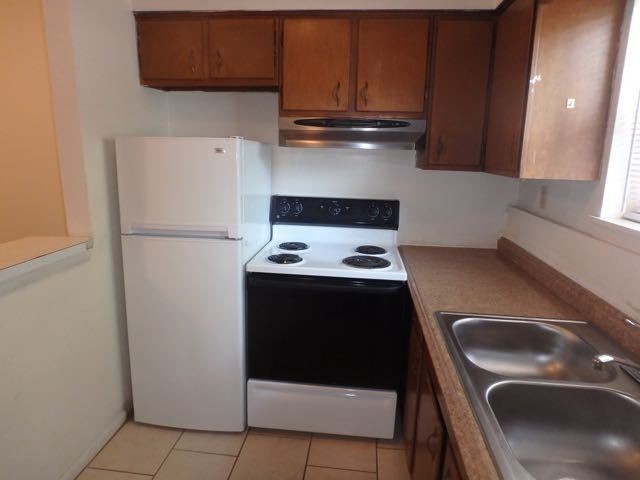 Columbia Apartment: 211 Waugh St