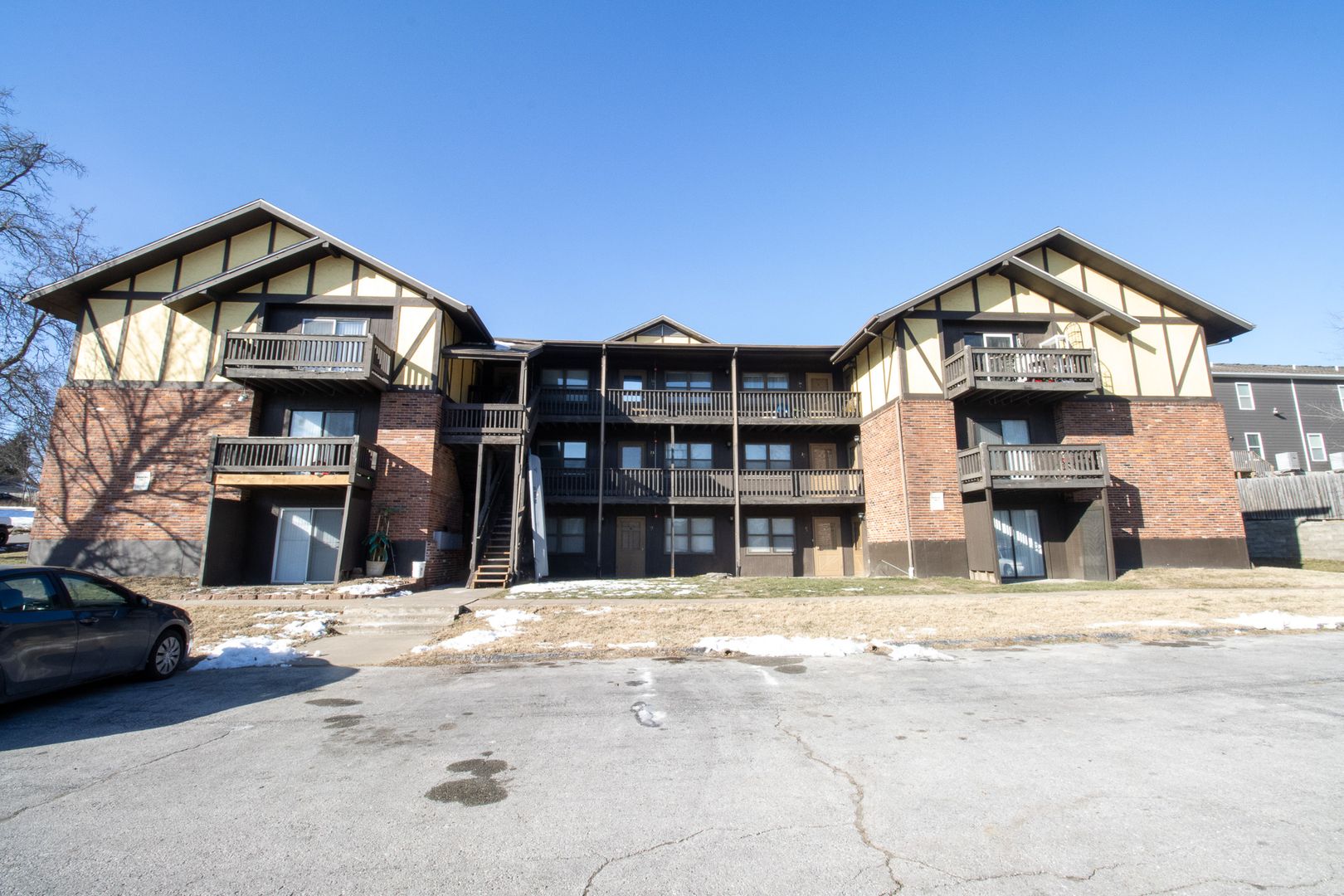 Columbia Apartment: 1607 Richardson St.