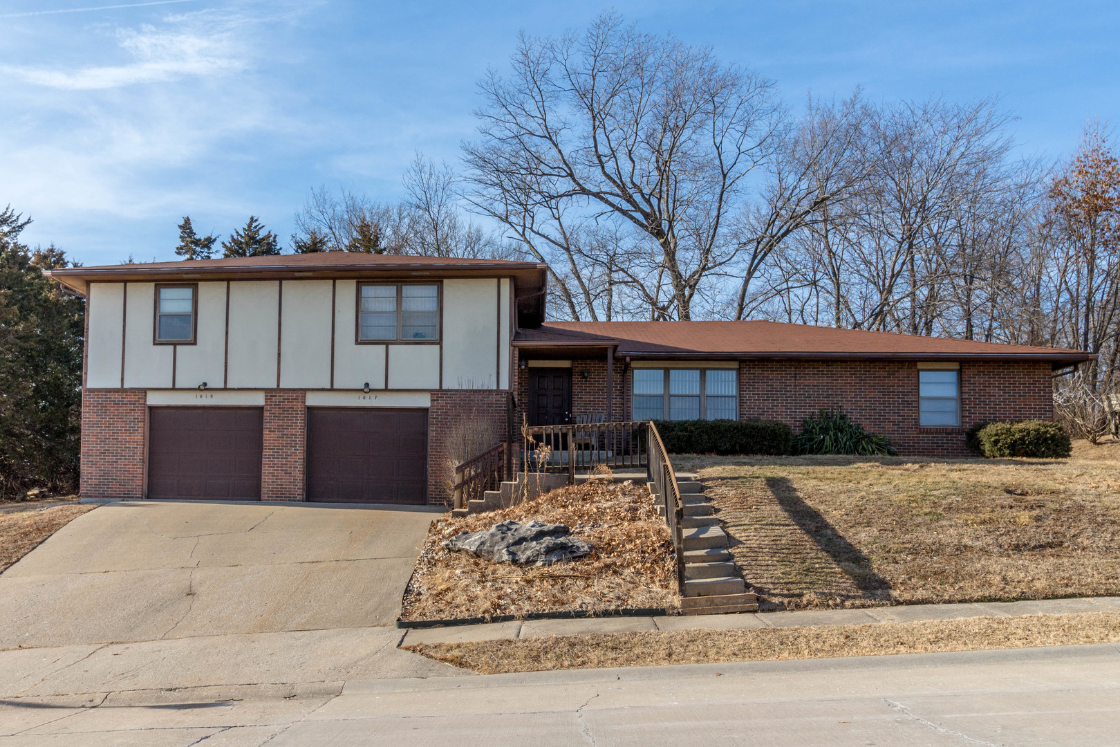 Columbia Apartment: 1617-1619 Handley Place