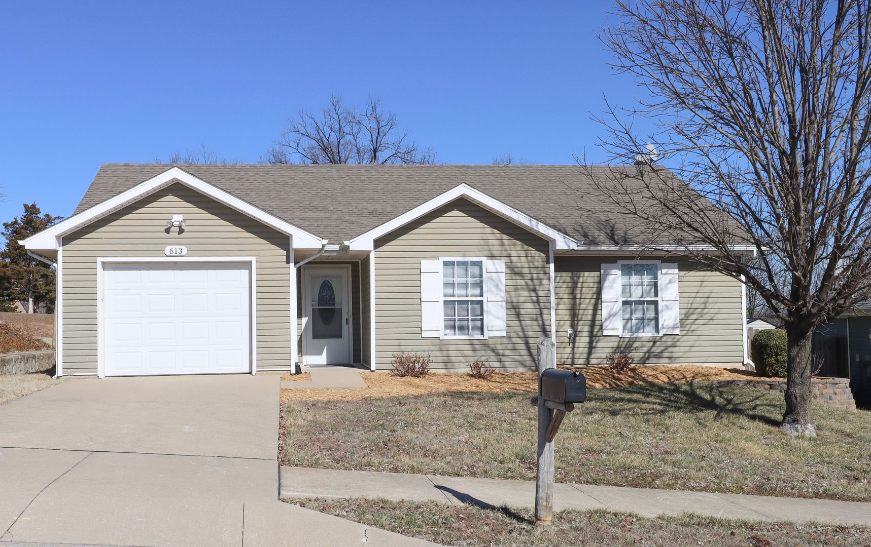 Columbia House: 613 Bear Valley