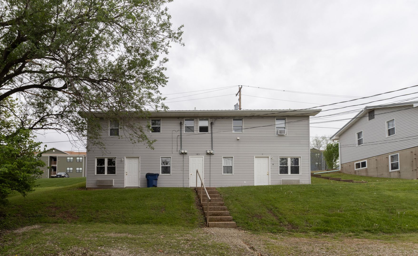 Linn Apartment: 1017 E Benton St