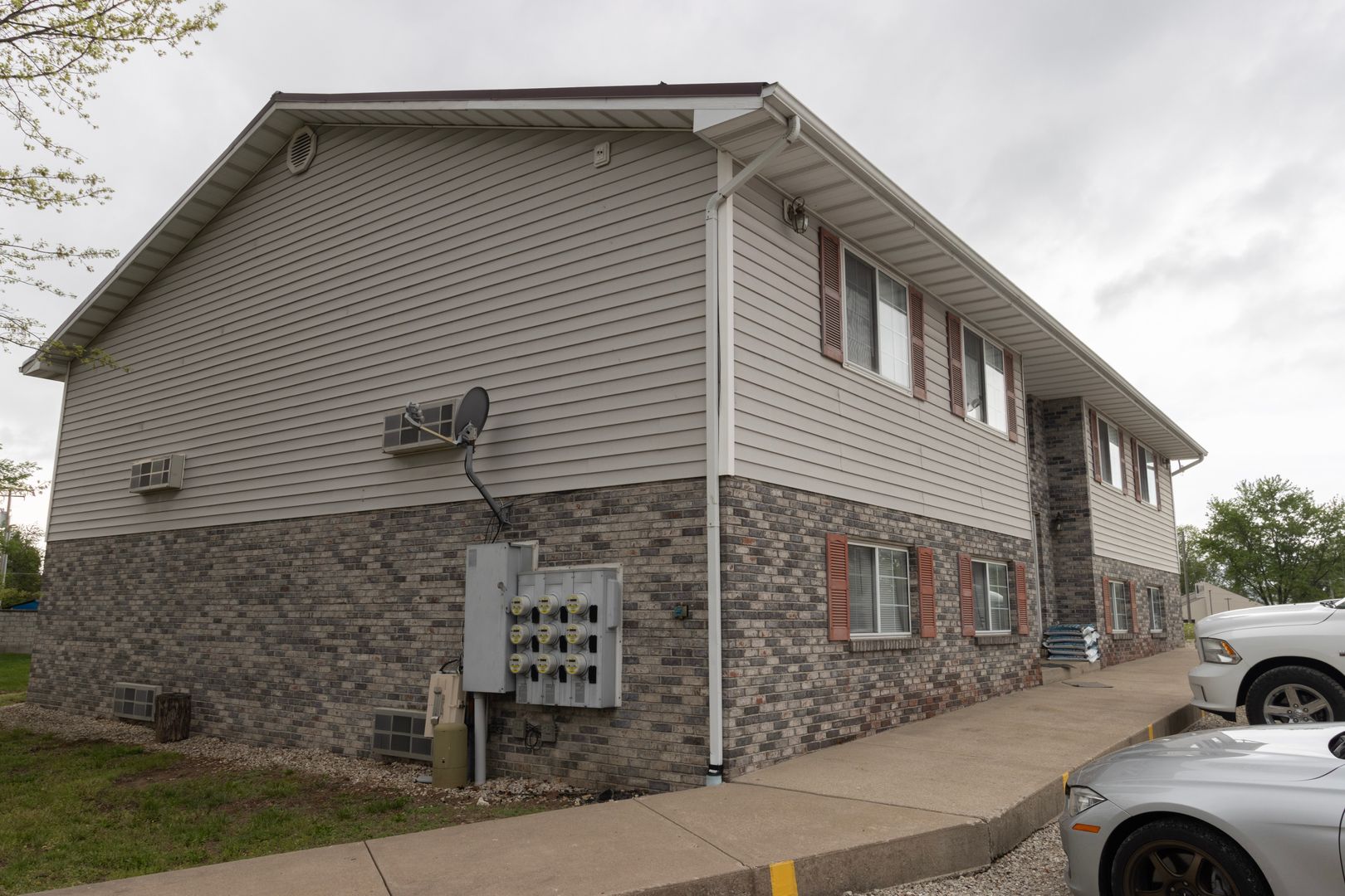 Columbia Apartment: 100 - 300 Marjorie Ct