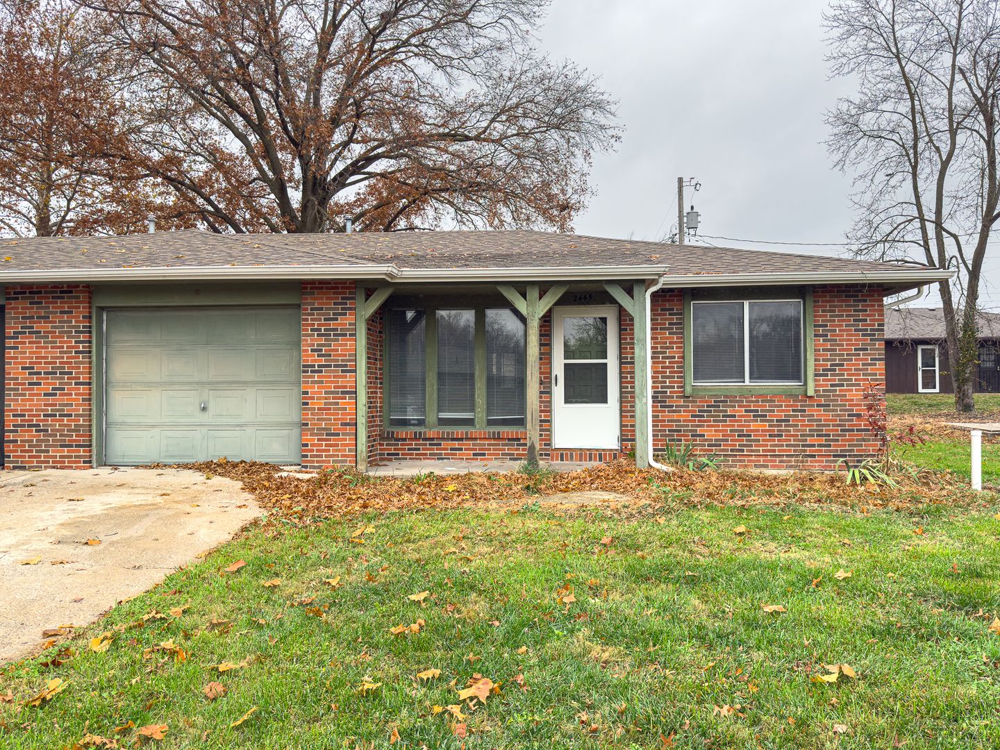 Columbia Apartment: 2445 - 2447 E Heying Dr