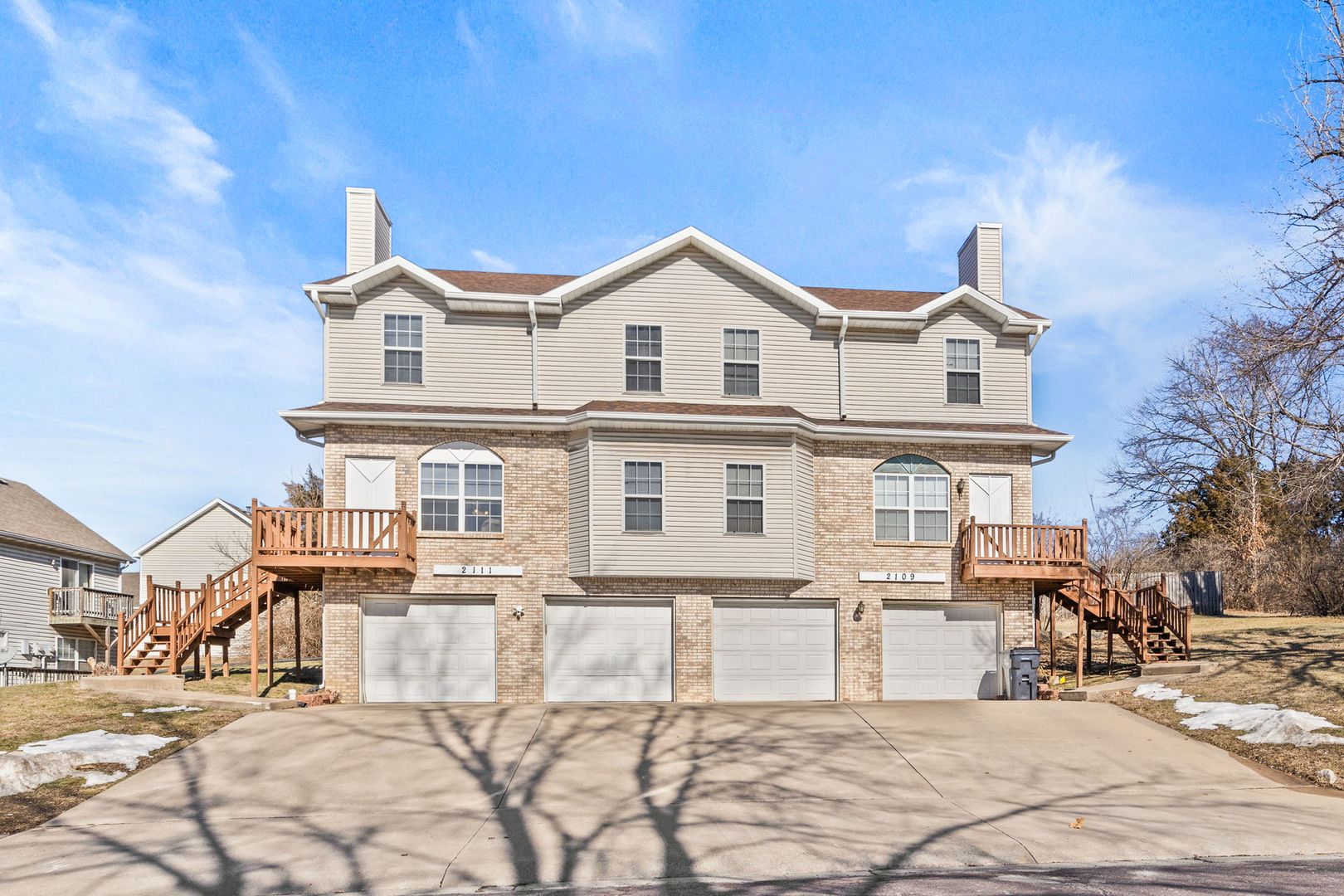 Columbia Apartment: 2109 - 2111 Primrose Drive