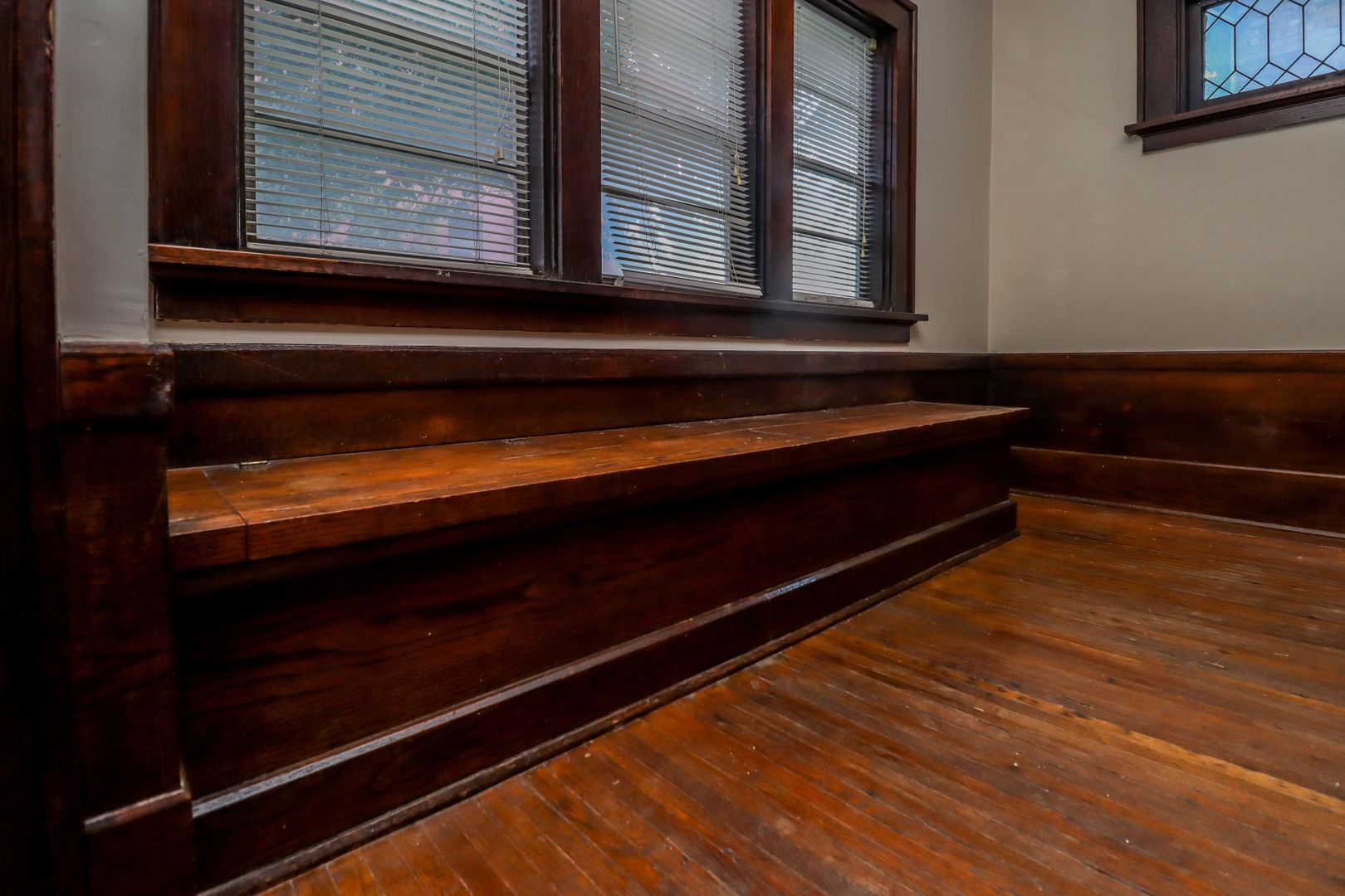 Columbia Apartment: 1111 E Walnut St