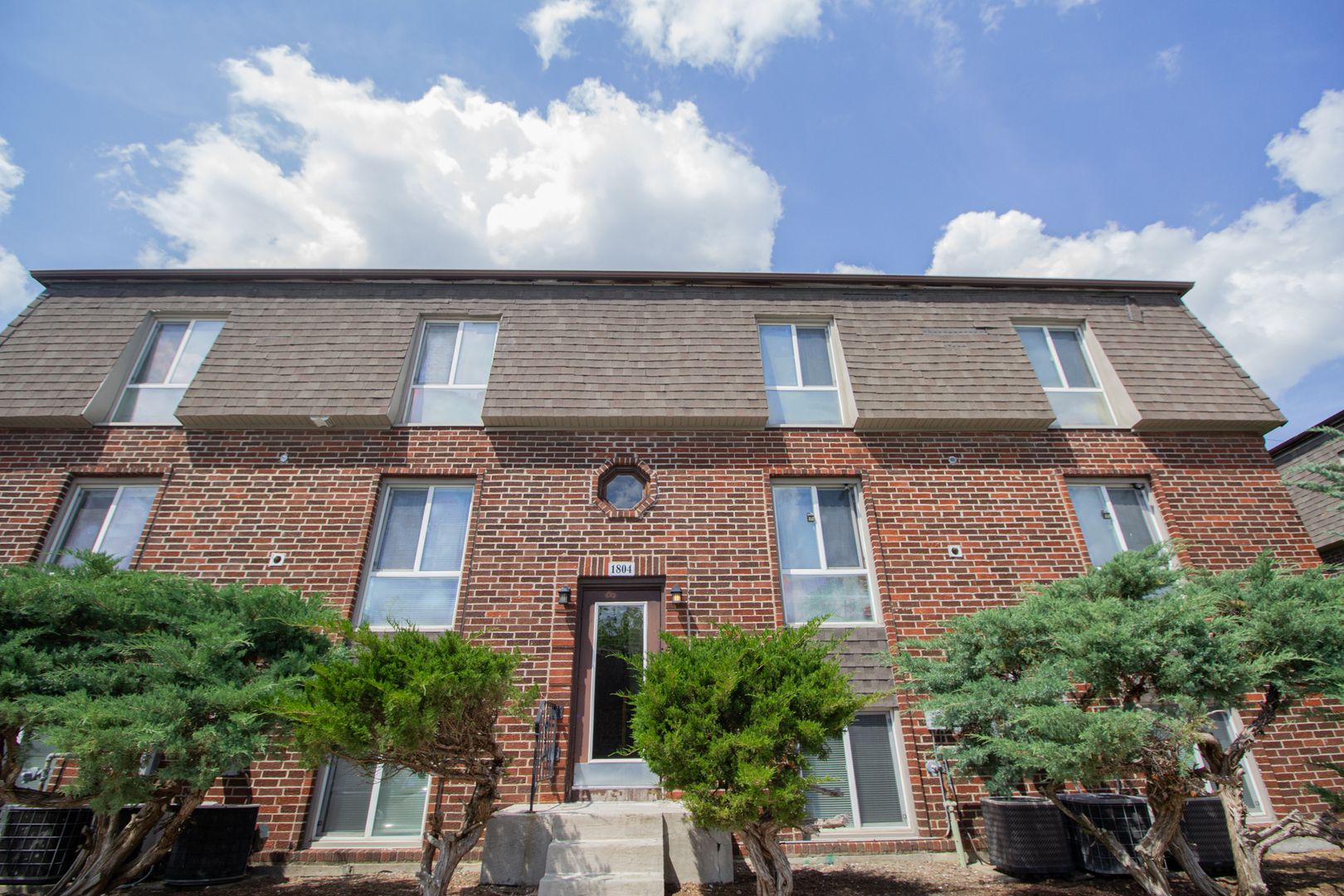 Columbia Apartment: 1800-1816 East Broadway