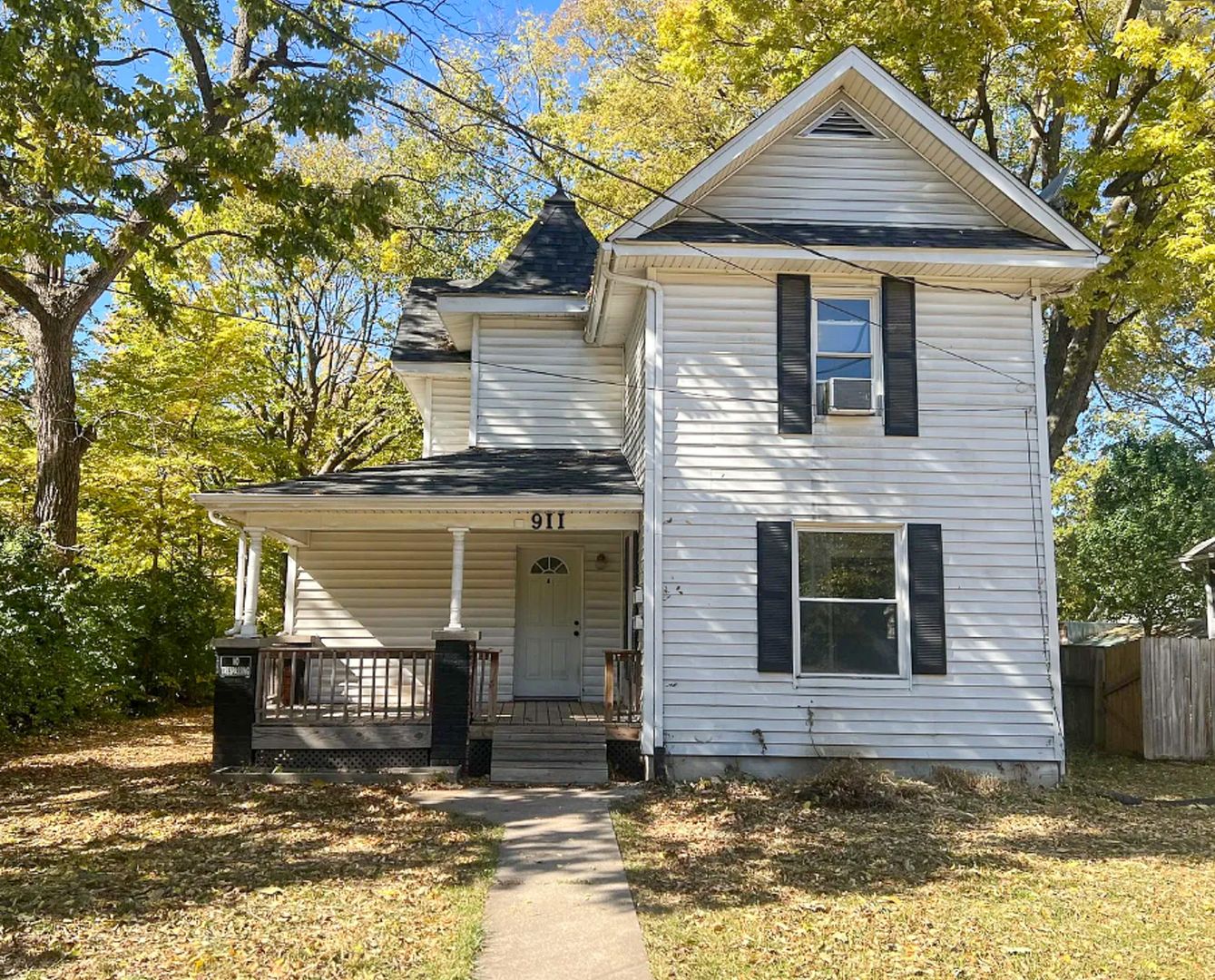 Columbia Apartment: 911 N Eight St