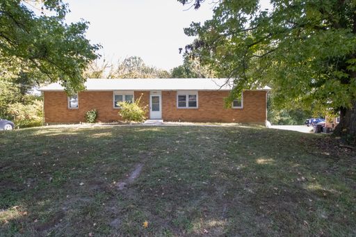 2 Bed 1 Bath Duplex w Garage – photo 1