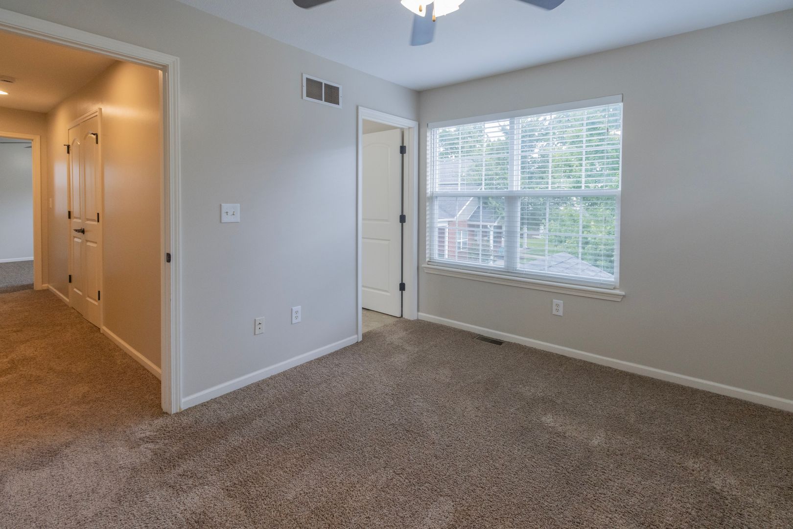 2 Bed 2 Bath Luxury Cottage 28 of 40