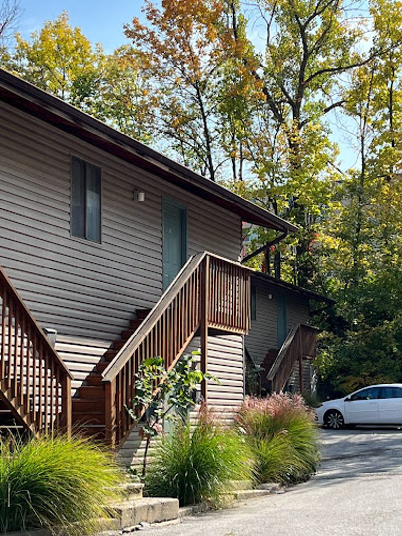 Columbia Apartment: 1626 University Ave