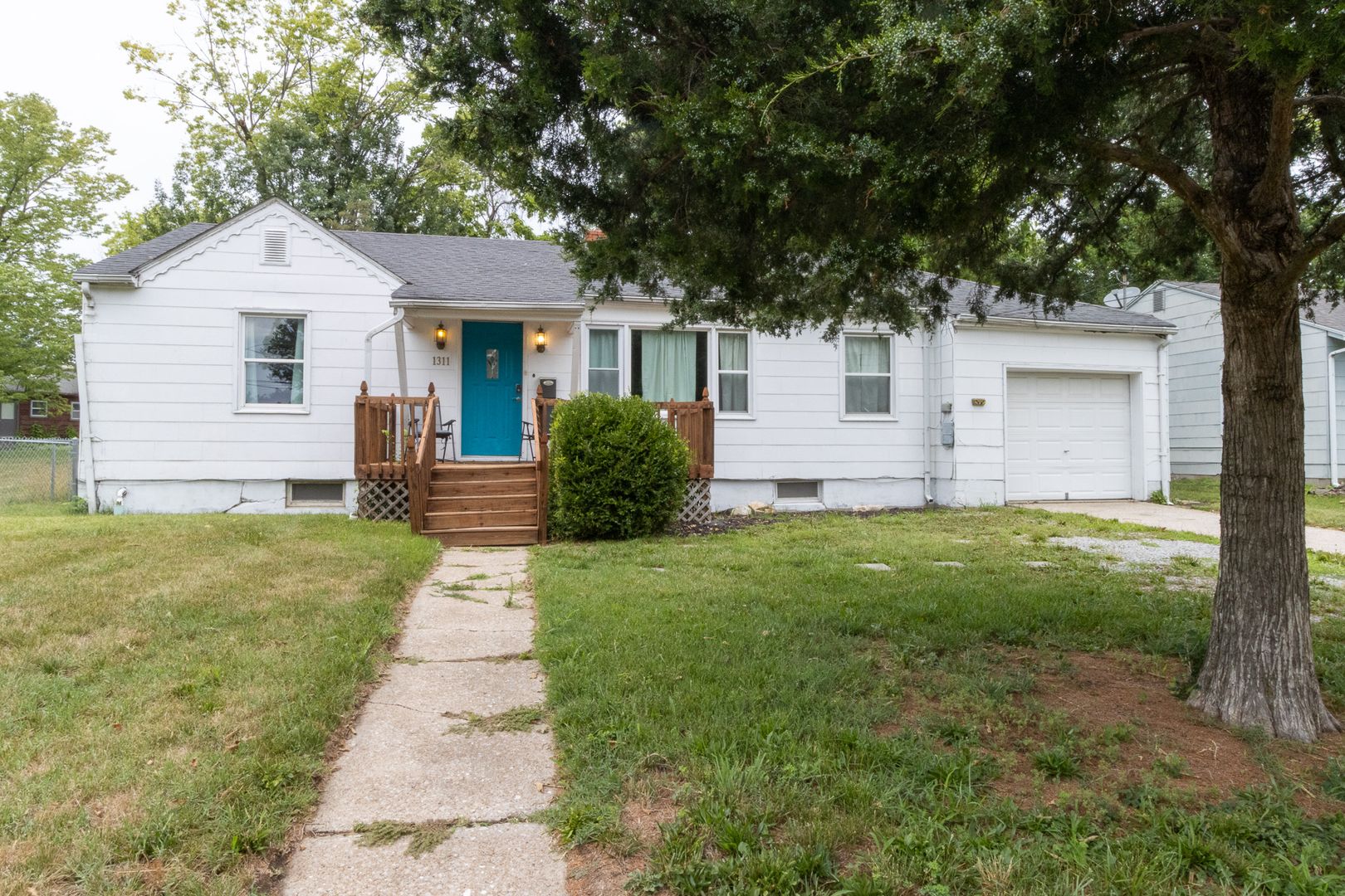 Columbia House: 1311 Paris Road