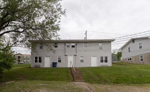 Spacious Townhome in Linn – Quiet Location with Convenient Living