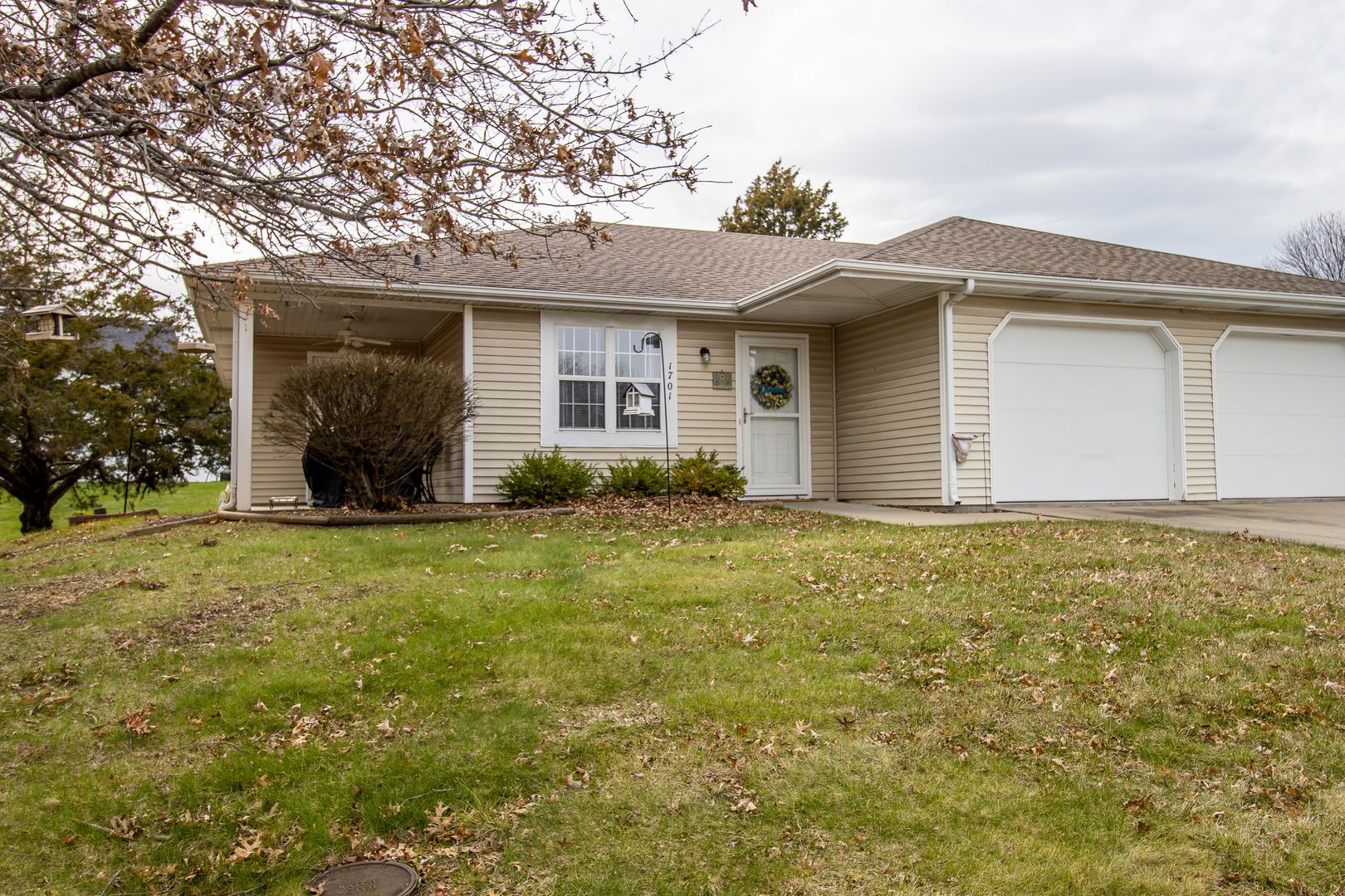 Columbia Apartment: 1701-1703 Olympic Blvd