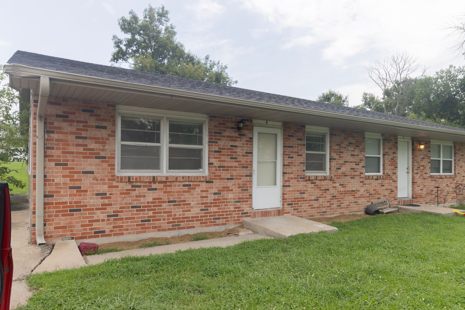 Columbia Apartment: 3711 Weymeyer Drive(A&B)