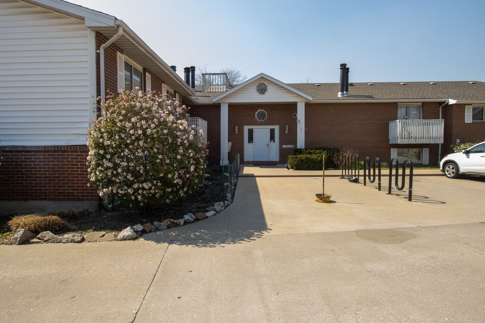 Columbia Apartment: 202 W Ash St.