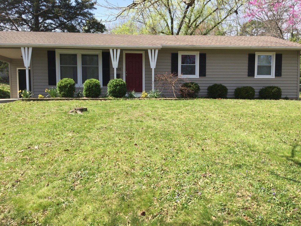 Columbia House: 1005 Westwinds Dr