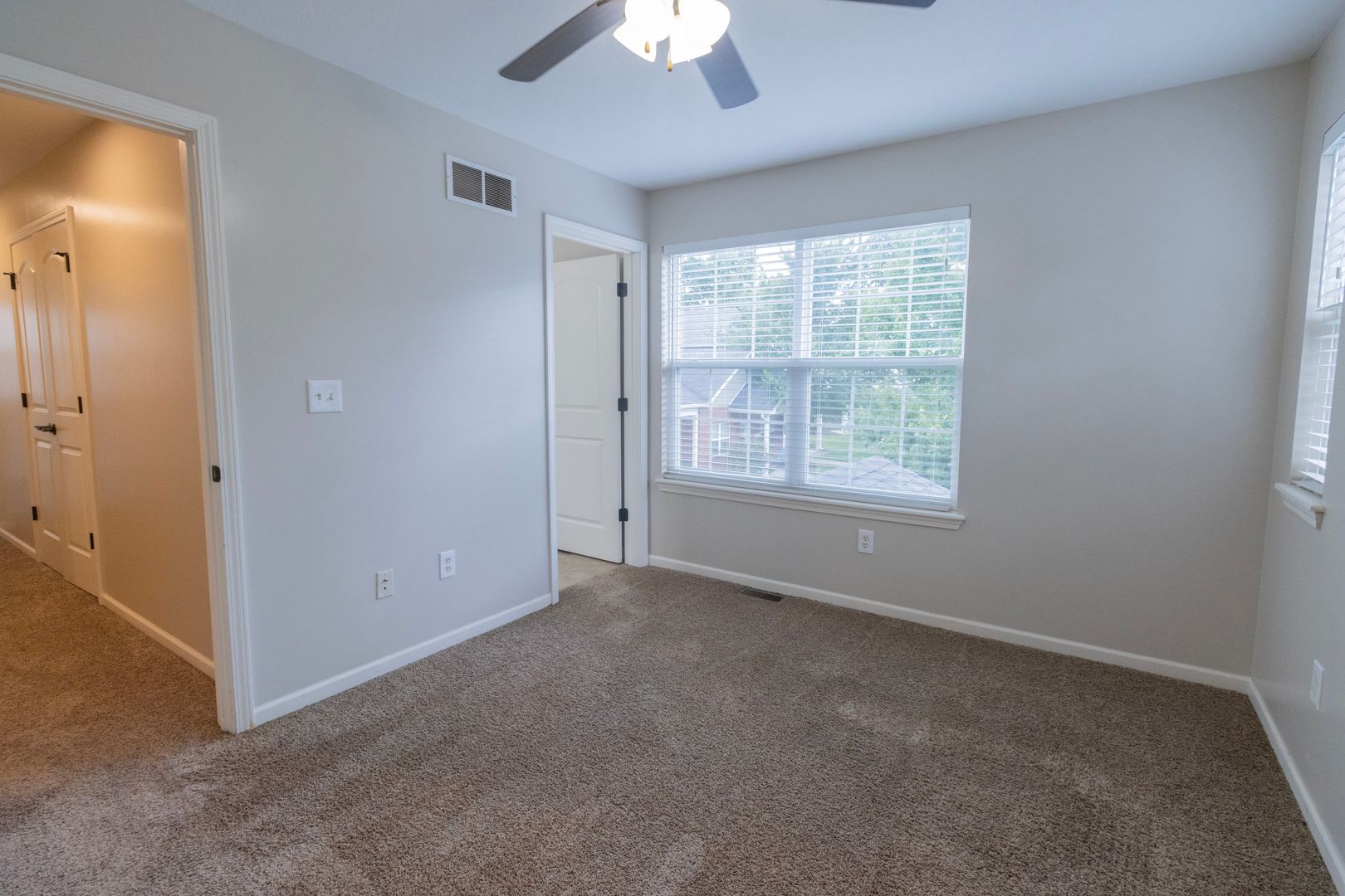 2 Bed 2 Bath Luxury Cottage 29 of 40