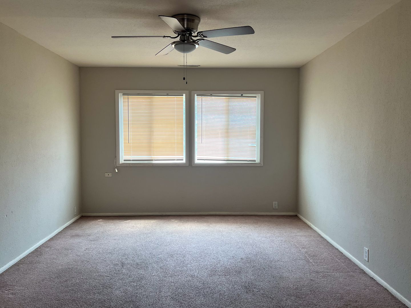 Columbia Apartment: 1800-1816 East Broadway