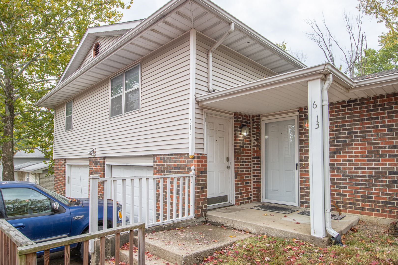 Columbia Apartment: 613-615 Pear Tree Circle