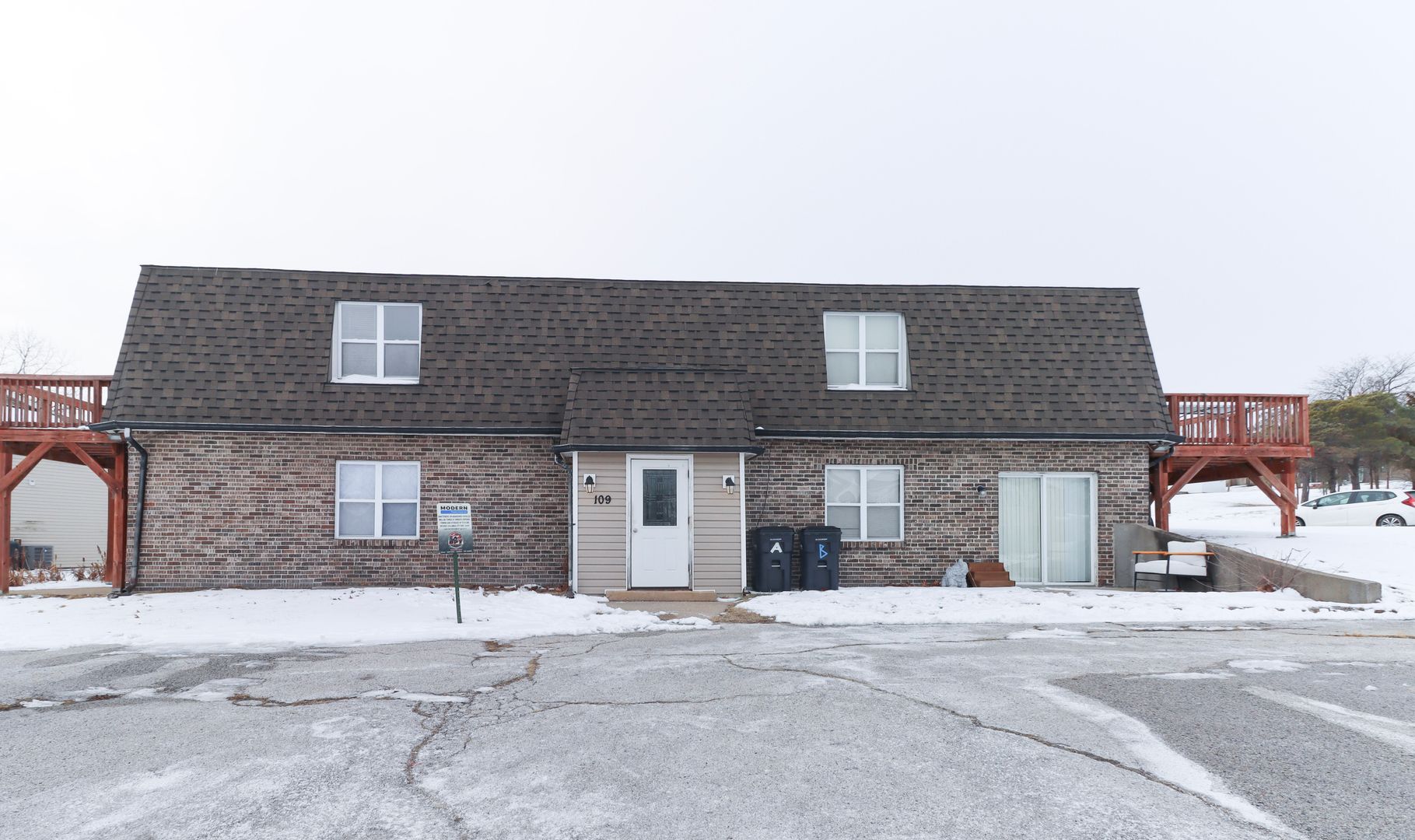 Columbia Apartment: 109 Albany Drive