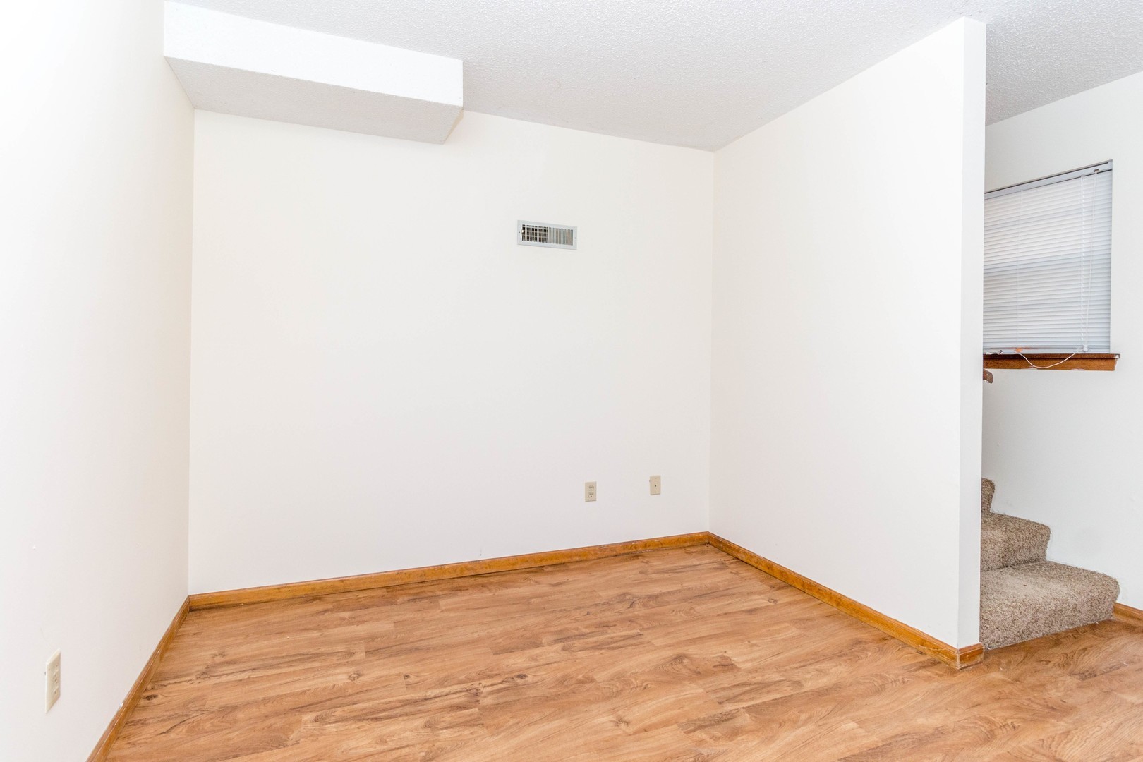 Columbia Apartment: 1616-1618 Handley Place