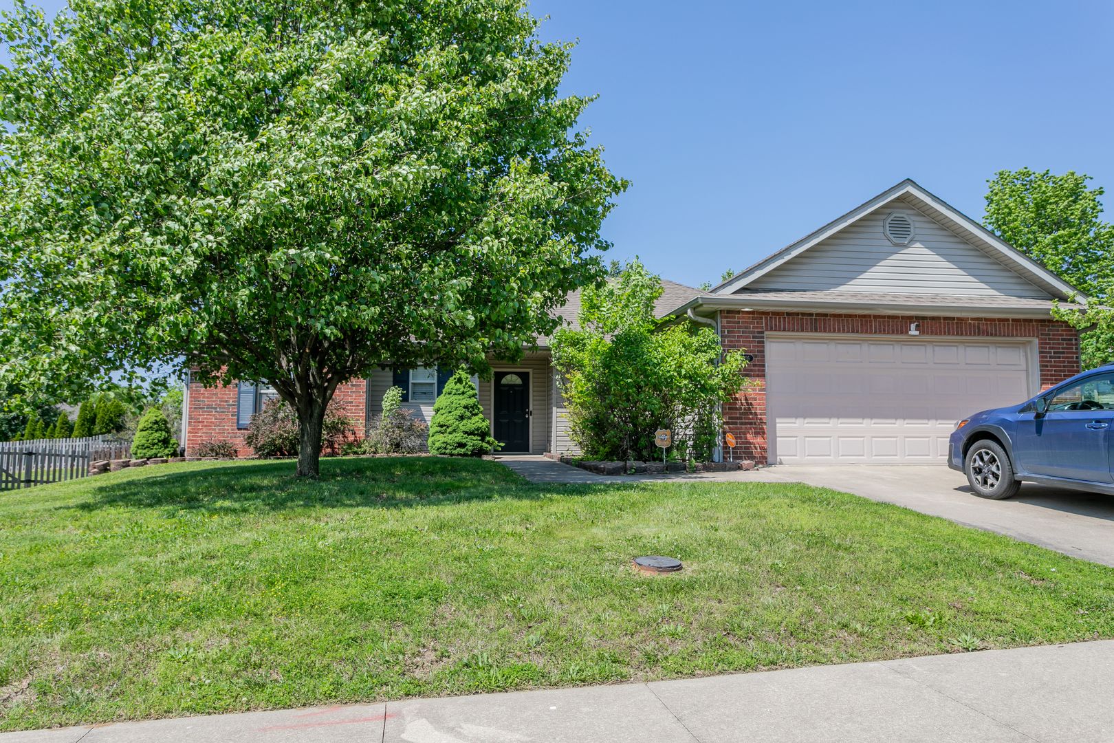 Columbia House: 4005 Iguana Dr