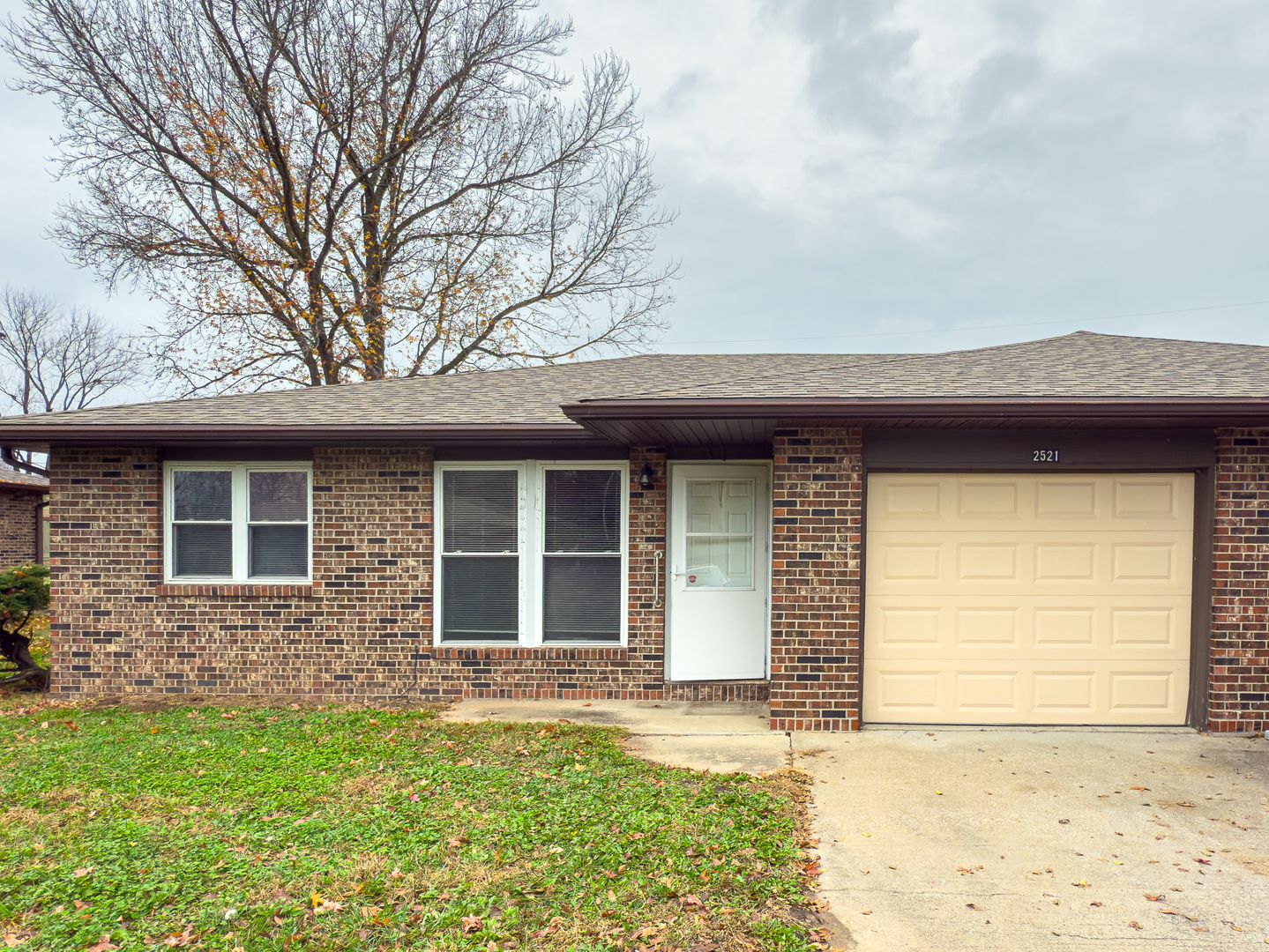 Columbia Apartment: 2521 - 2523 E Morris Dr