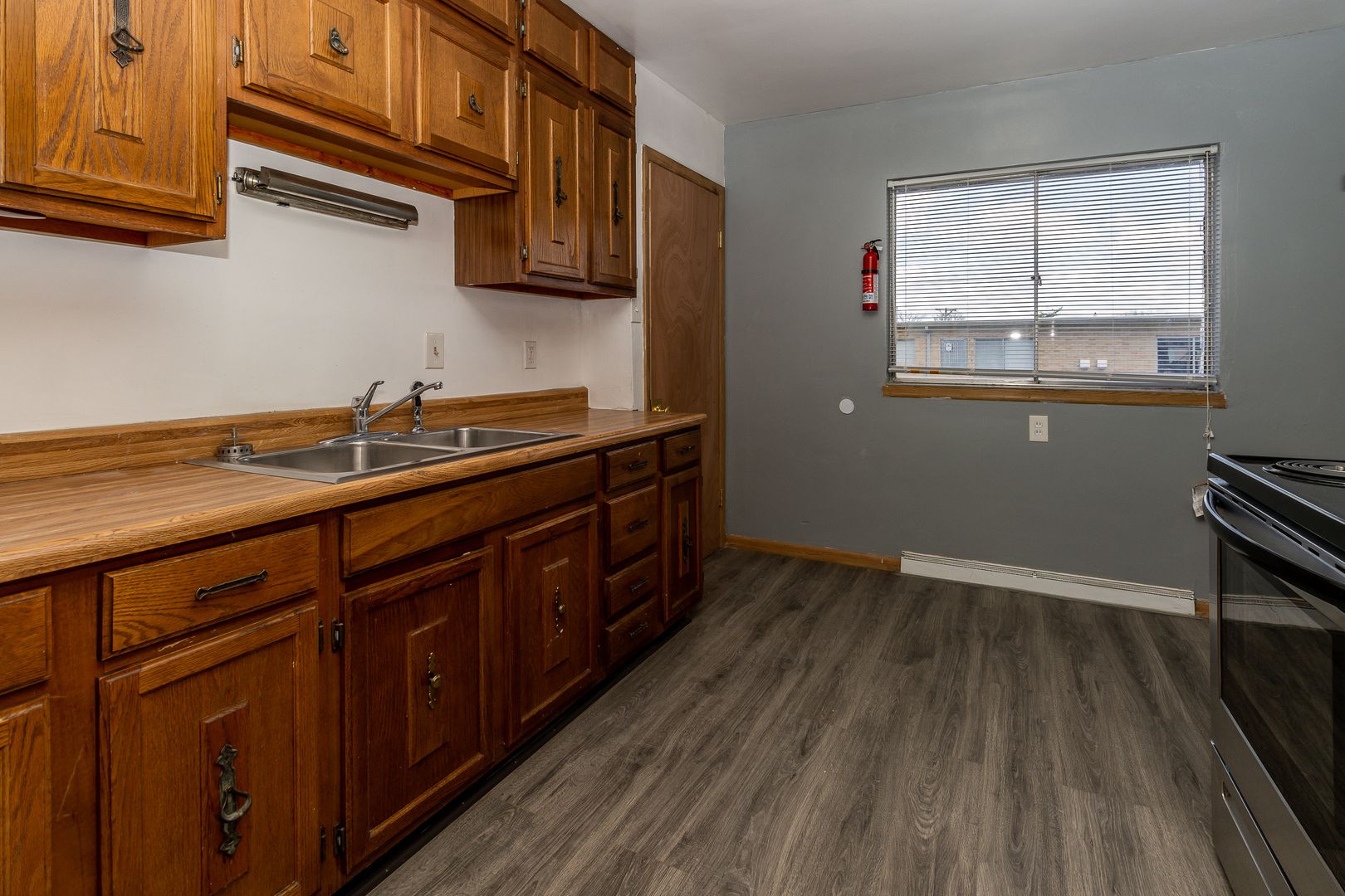 Columbia Apartment: 2-4 Fyfer Pl.