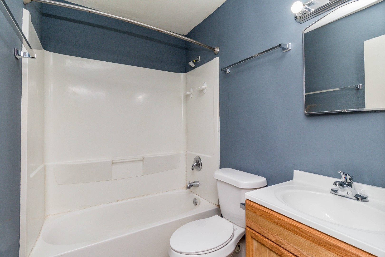 Columbia Apartment: 402 Lawrence Place