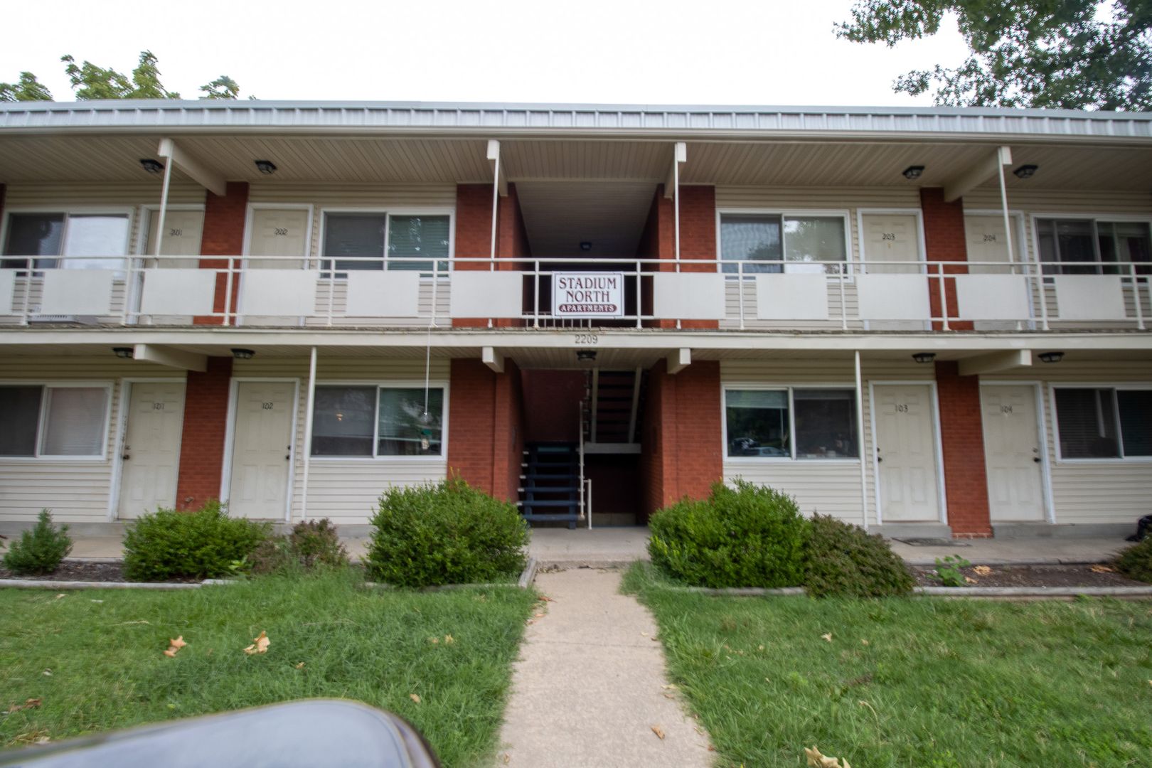 Columbia Apartment: 2209 Oakwood Dr