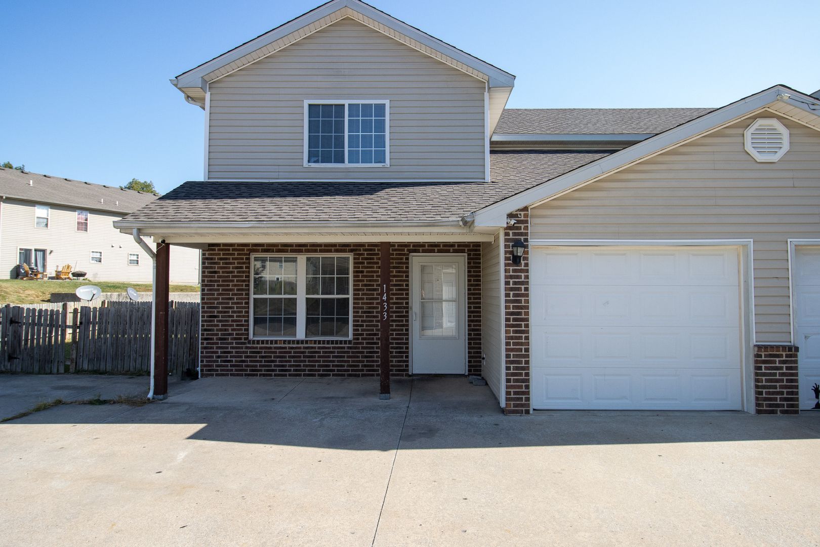 Columbia Apartment: 1433-1435 Bodie Drive