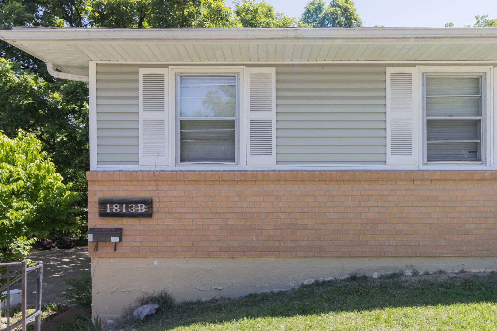 Columbia Apartment: 1813 Sunrise Dr.