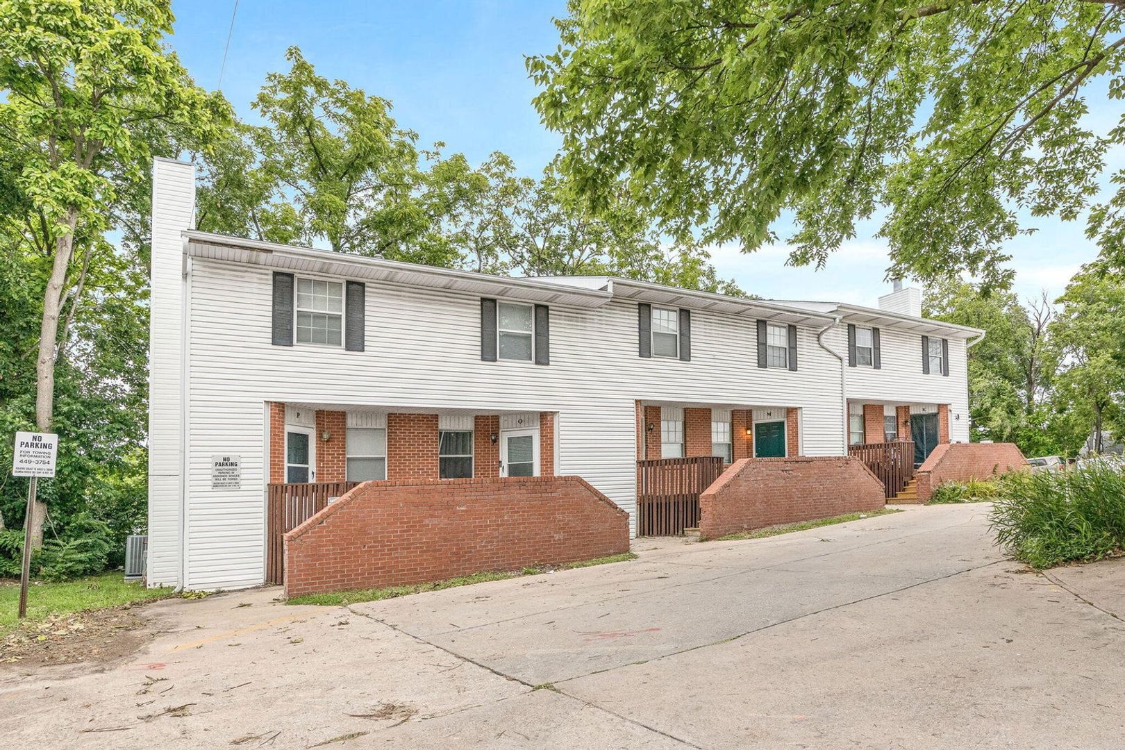 Columbia House: 1407 Paris Road