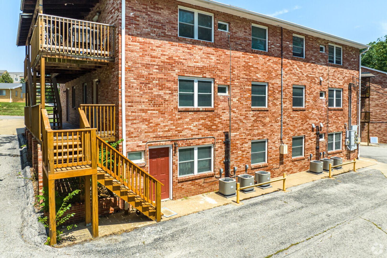 Columbia Apartment: 915 Ashland Rd