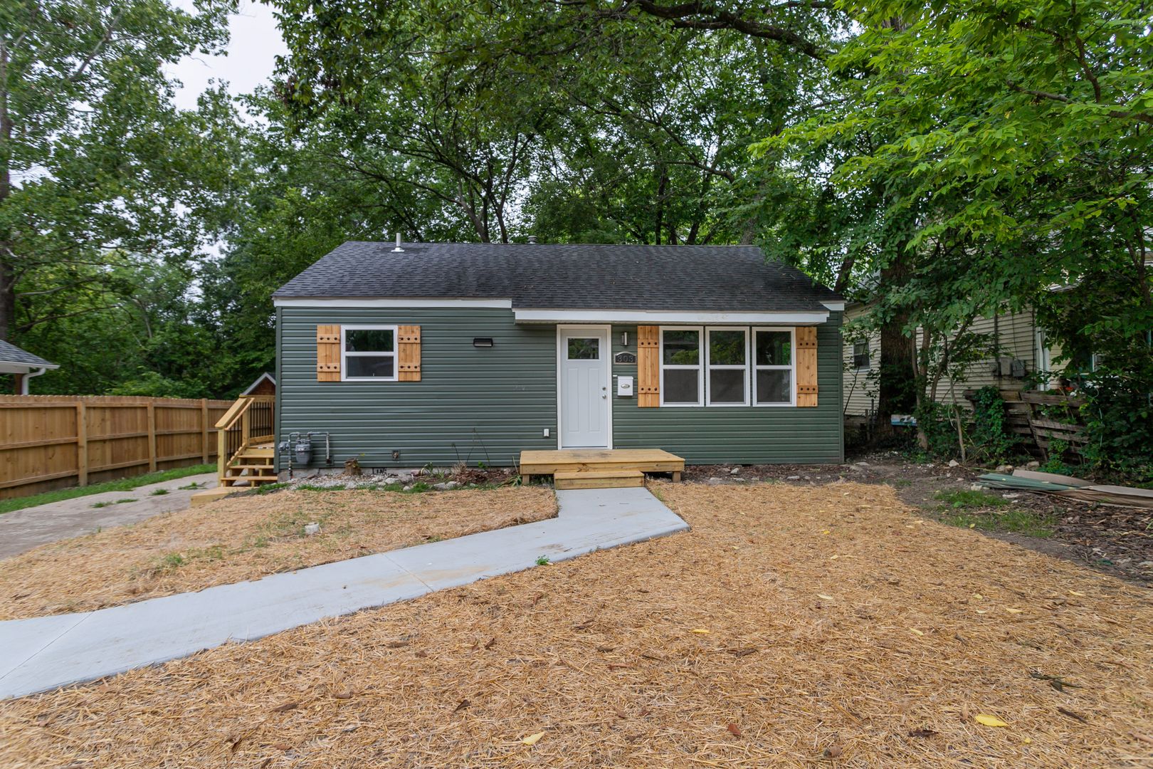 Columbia House: 303 Sanford Ave