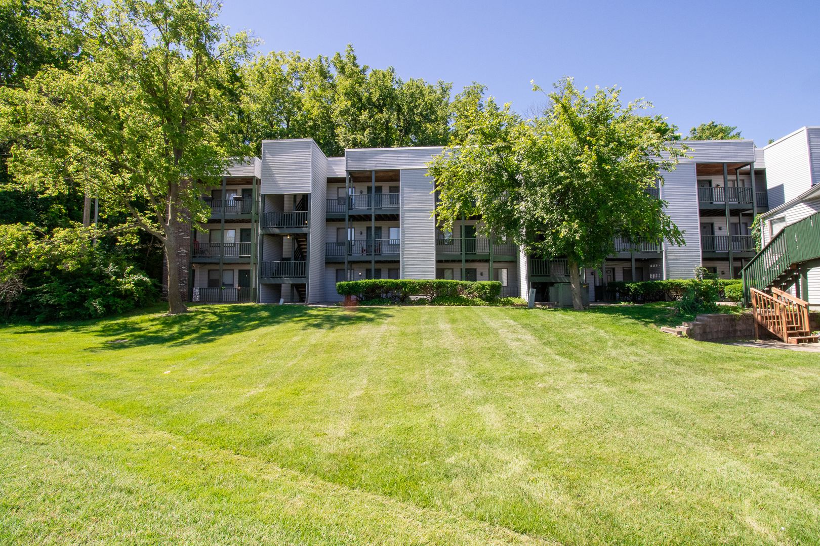 Columbia Apartment: 7-9 Old Hwy 63 S