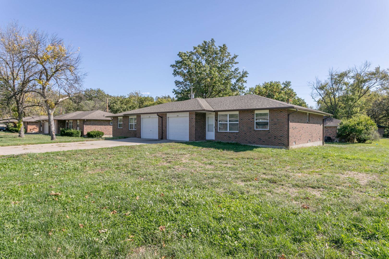 Columbia Apartment: 2500 - 2502 E Morris Dr