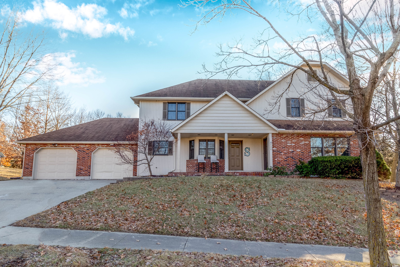 Columbia House: 4304 Mount Carmel Road
