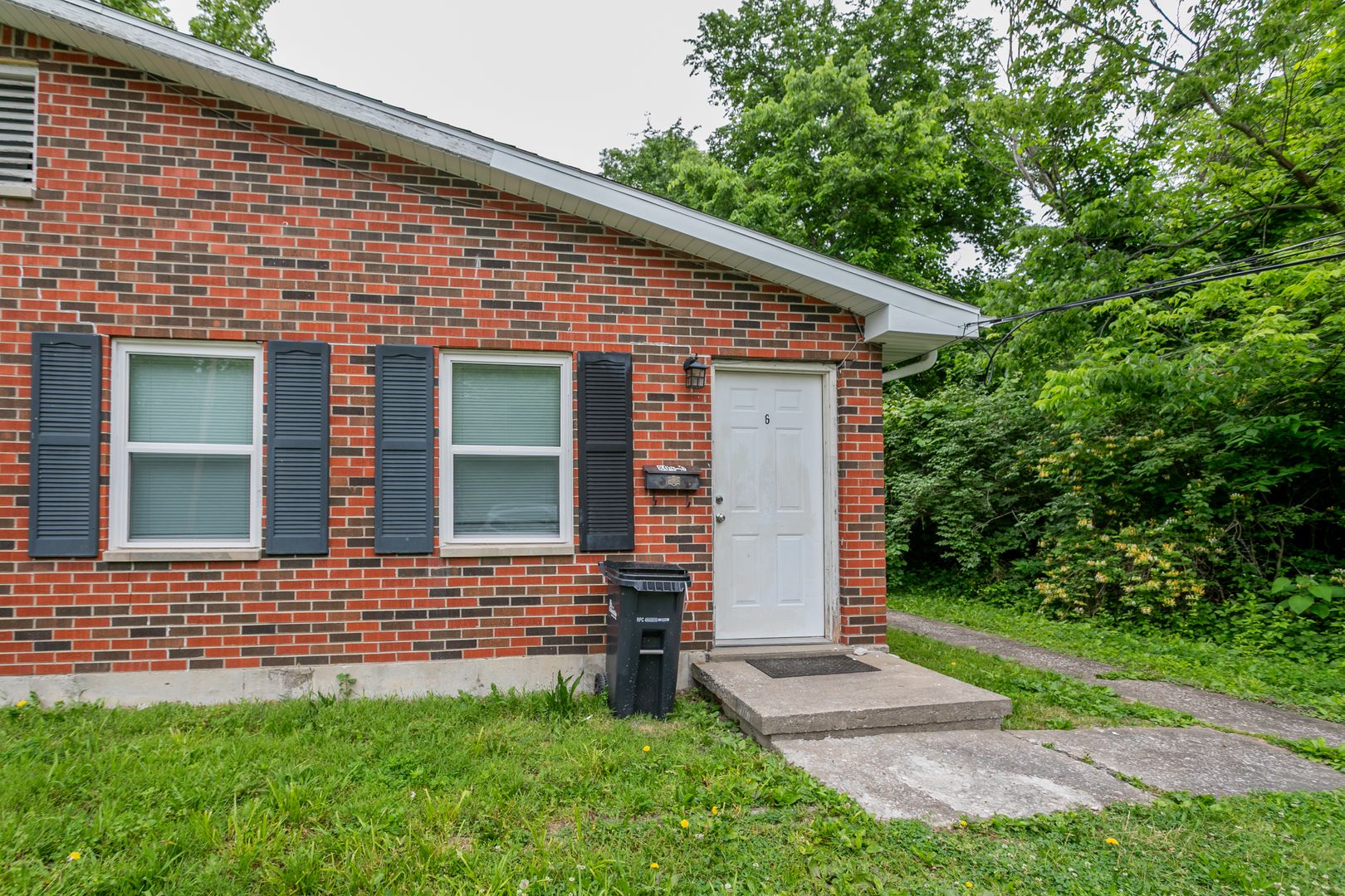 Columbia Apartment: 806 Hunt Ave