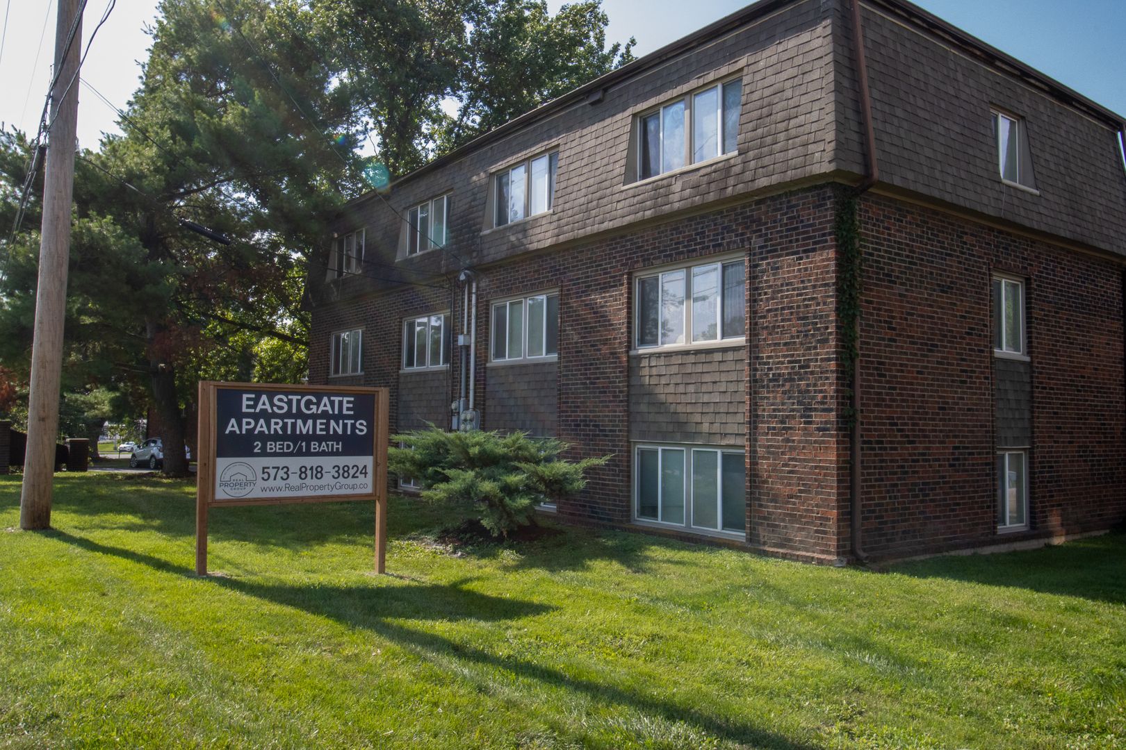 Columbia Apartment: 1800-1816 East Broadway
