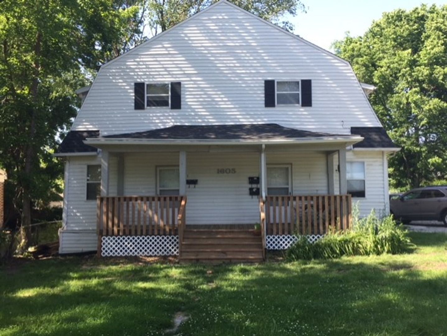 Columbia Apartment: 1605 Hinkson Ave