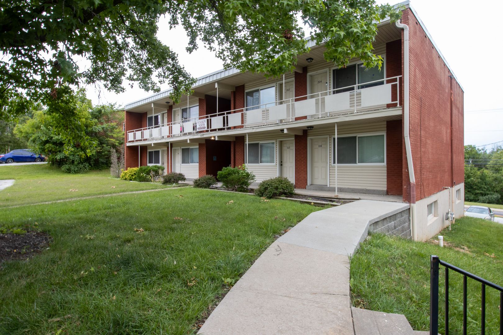 Columbia Apartment: 2209 Oakwood Dr