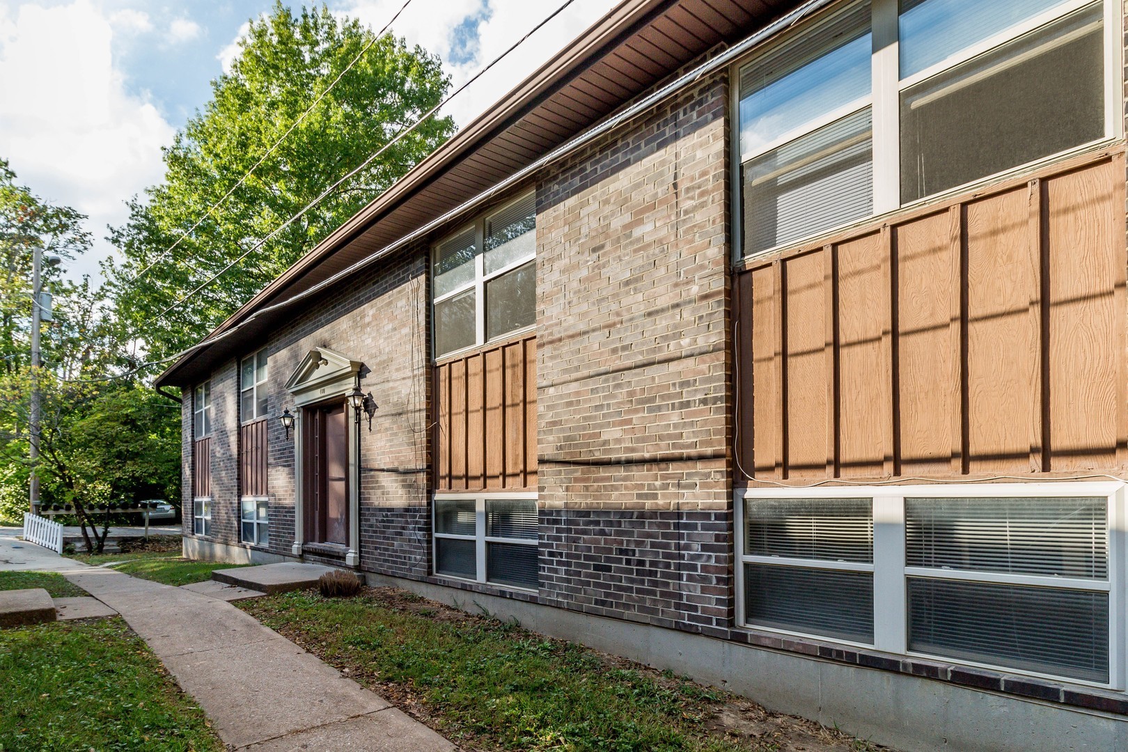 Columbia Apartment: 402 Lawrence Place